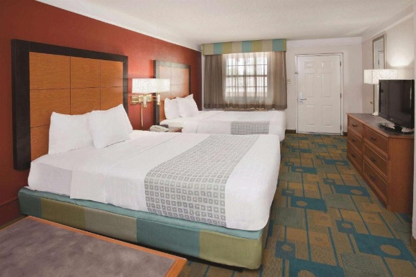 La Quinta Inn & Suites by Wyndham Savannah Midtown image 12