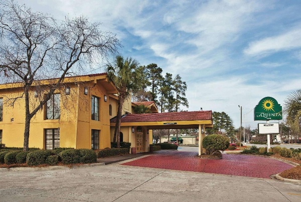 La Quinta Inn & Suites by Wyndham Savannah Midtown image 6